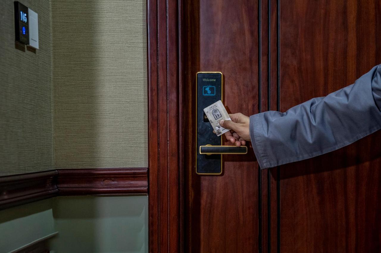 Red-5 - Al Safa Suites サラーラ エクステリア 写真