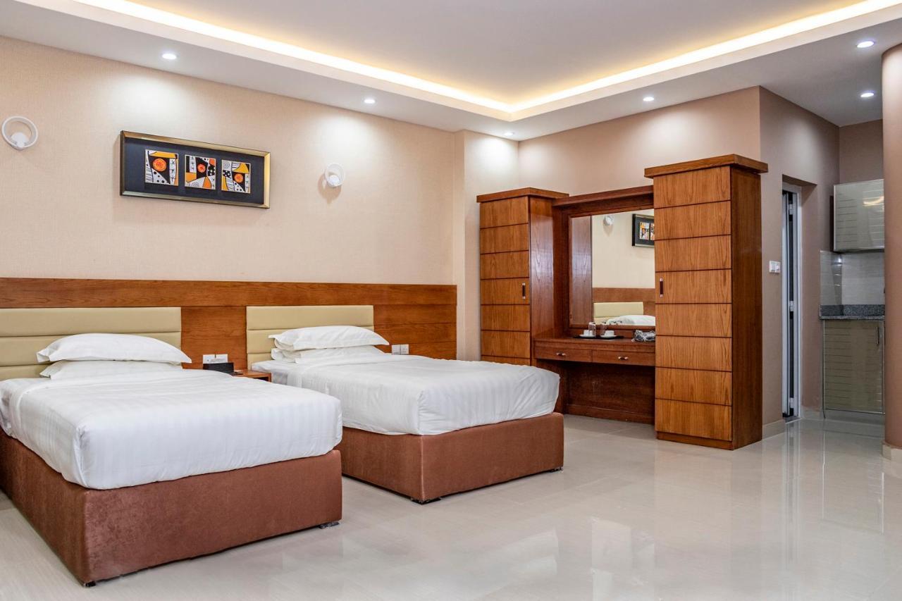 Red-5 - Al Safa Suites サラーラ エクステリア 写真
