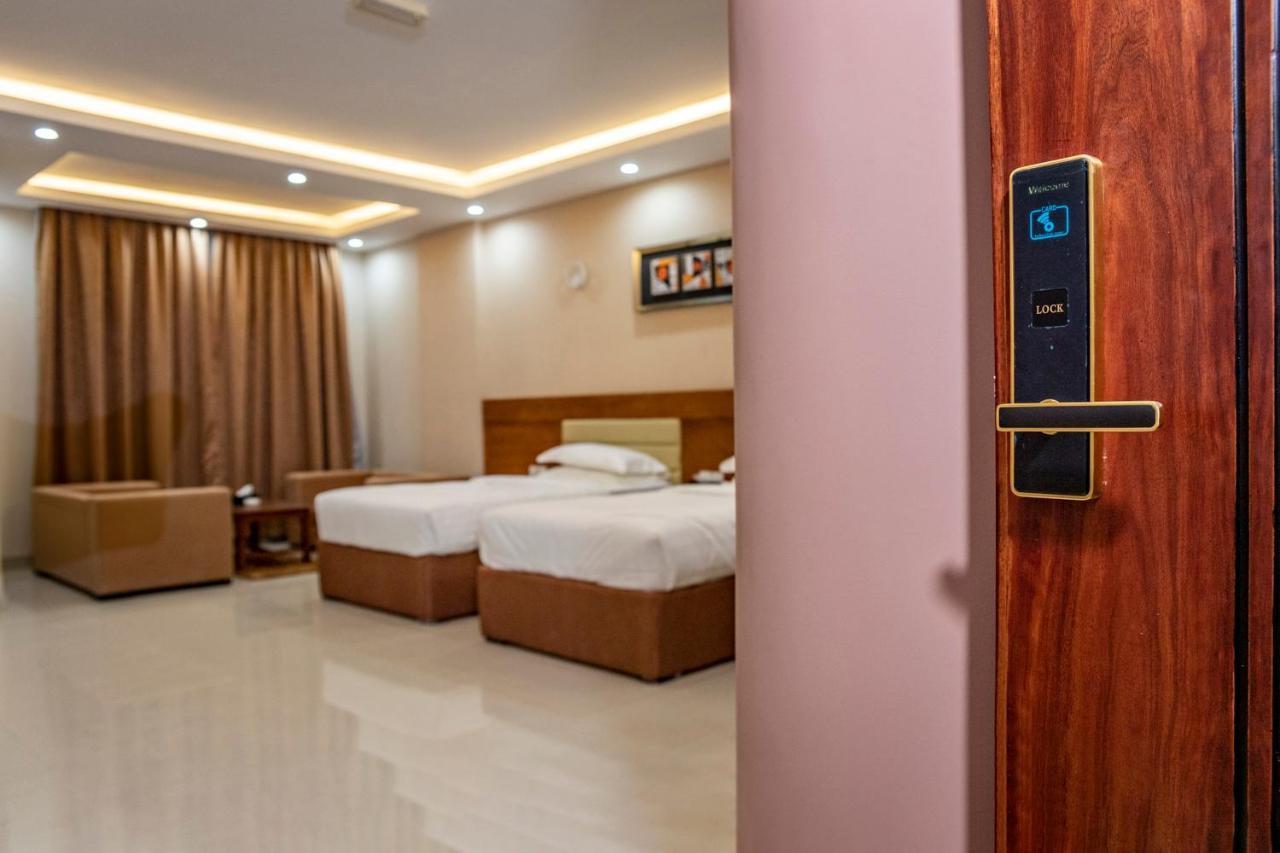 Red-5 - Al Safa Suites サラーラ エクステリア 写真