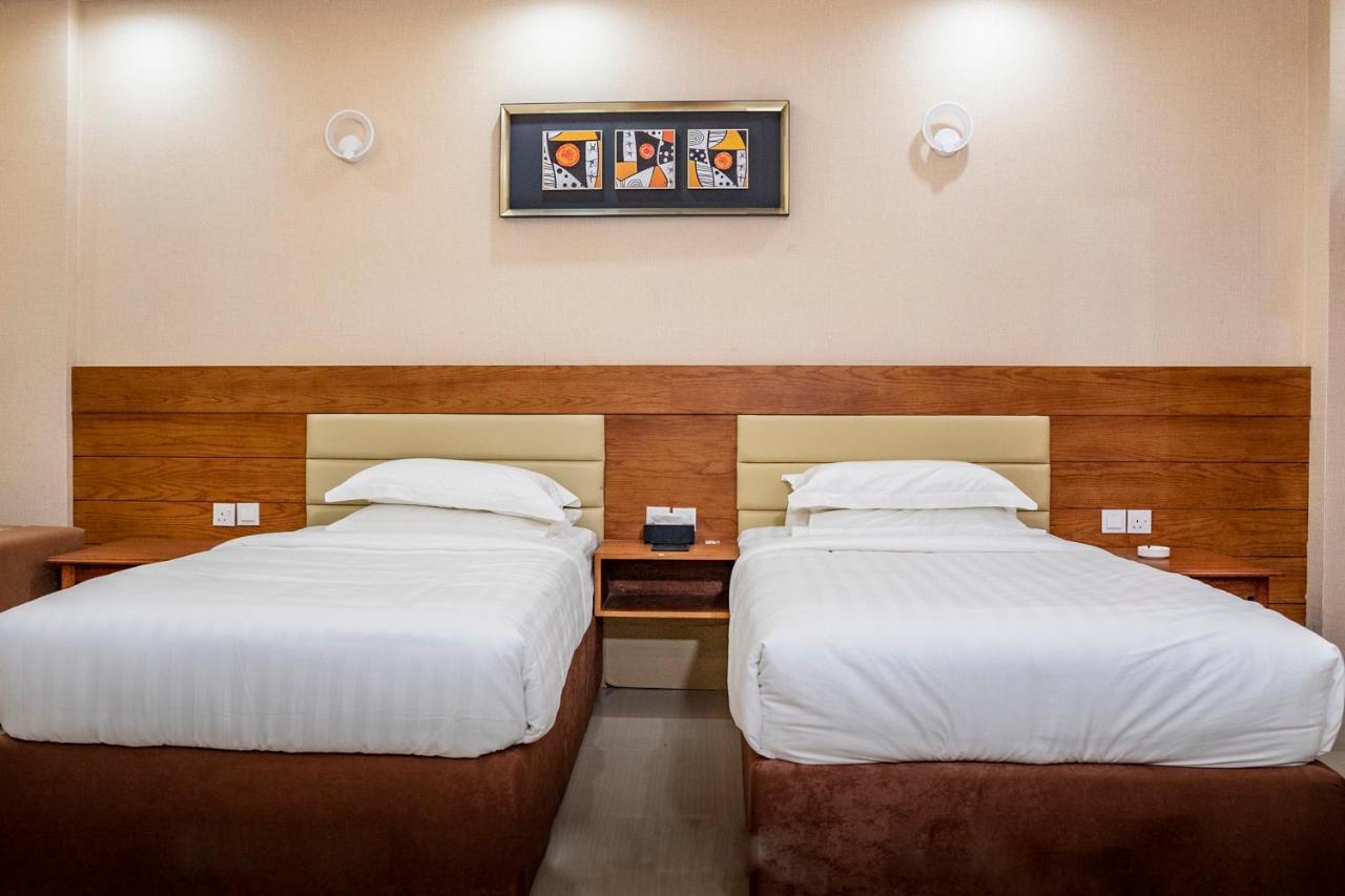Red-5 - Al Safa Suites サラーラ エクステリア 写真