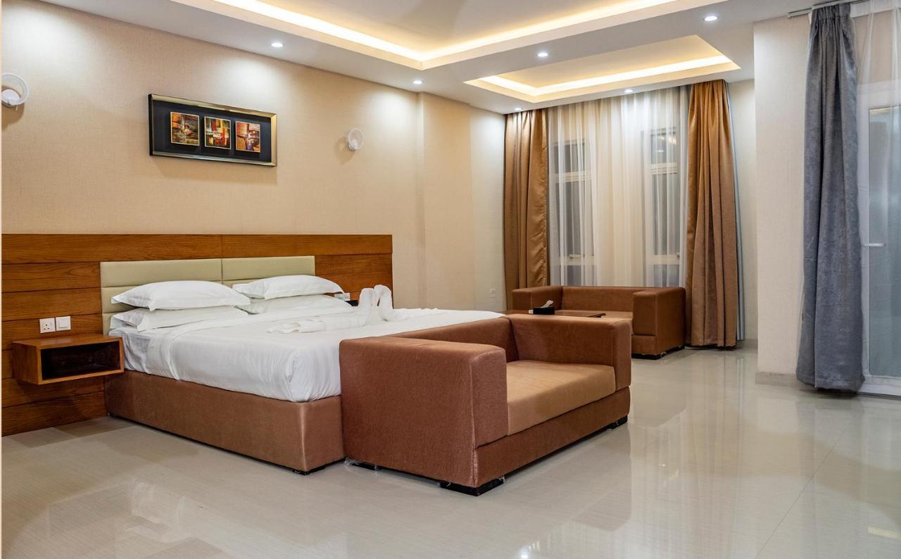 Red-5 - Al Safa Suites サラーラ エクステリア 写真